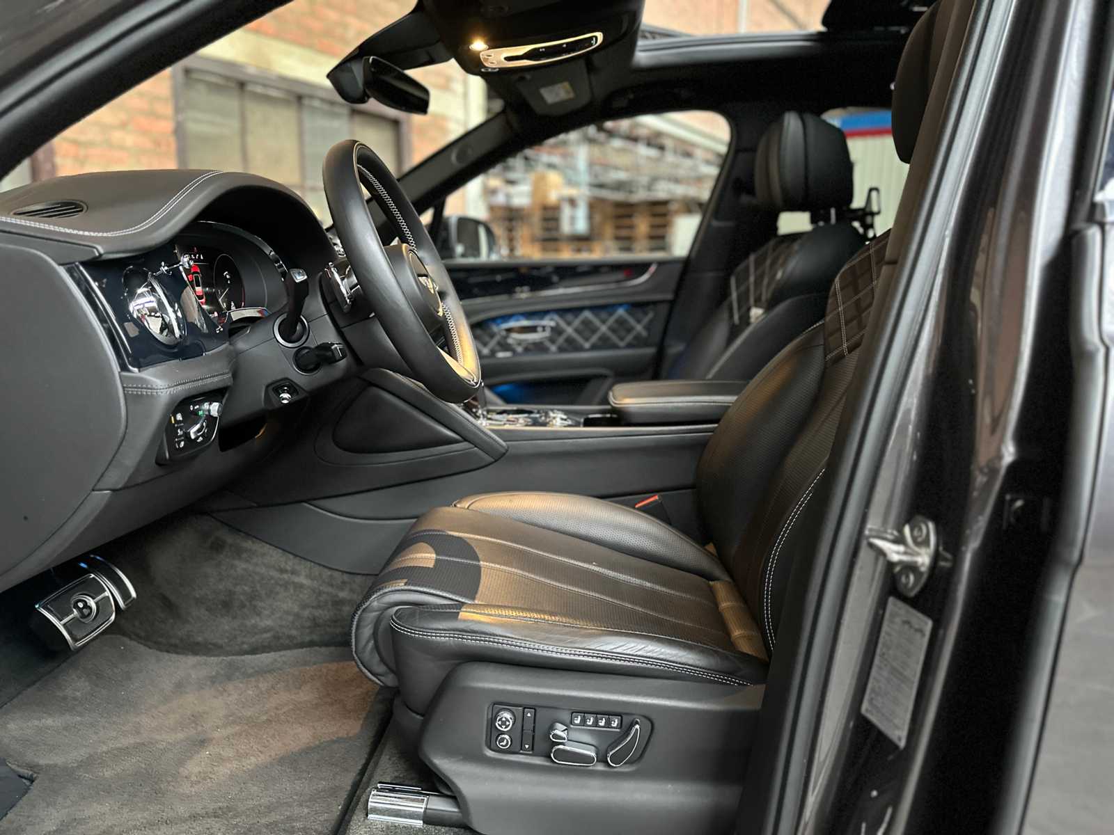 Bentley Bentayga 4.0 V8 First-Edition 550pk 2021