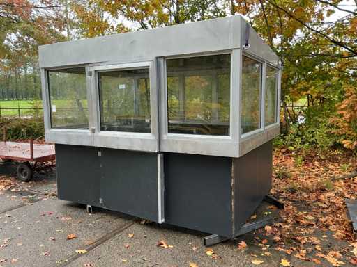 Window cleaners surface-mounted unit