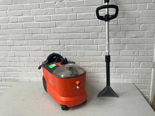 Kärcher Puzzi 10/1 Washing Vacuum Cleaner