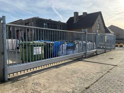 Heras Schiebetor und schließende Tore.