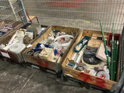 Batch of various spare parts