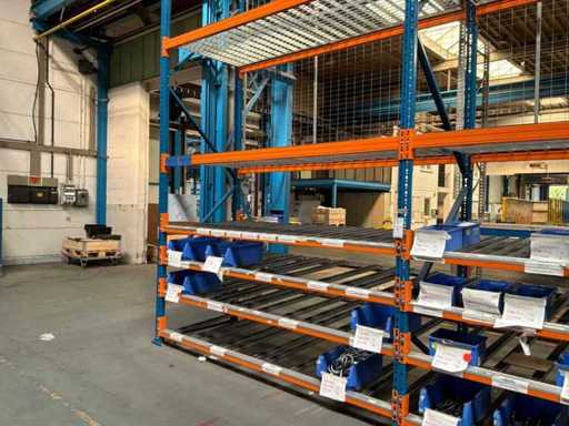 Pallet rack with roller compartments without contents (1 times the field size)