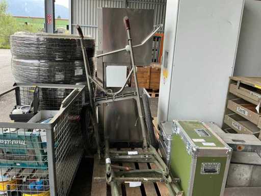 Transport trolley with cable unrolling trestles
