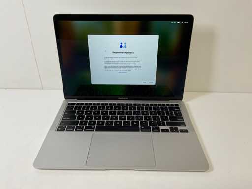Apple MacBook Air 13", Apple M1, 8 GB RAM, 251 GB NVMe Laptop