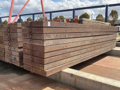 Dragline bulkhead with steel frame (18x)