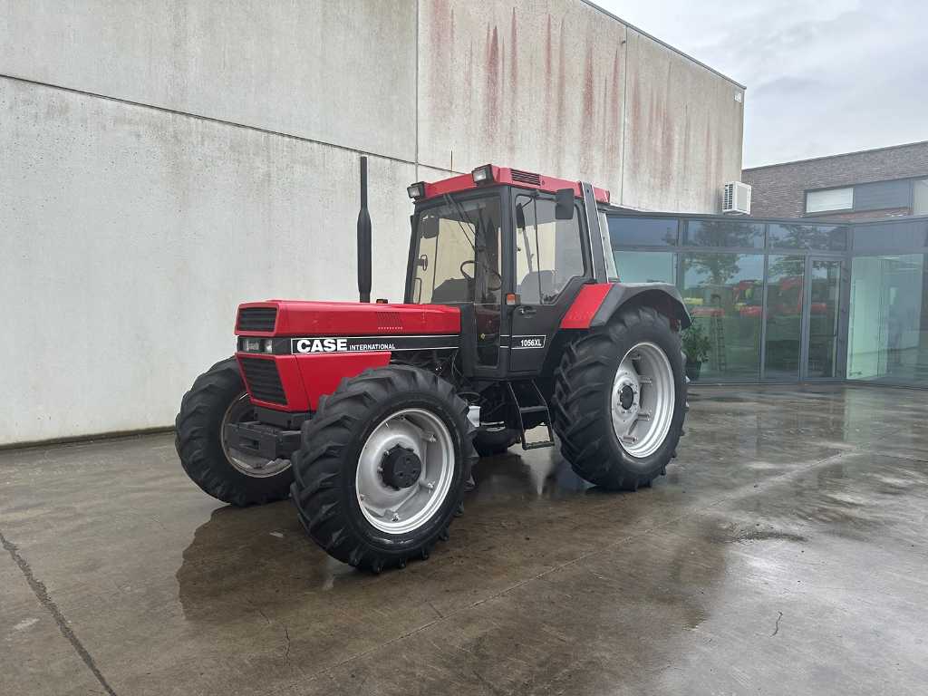Case - 1056XL - Four-wheel drive agricultural tractor