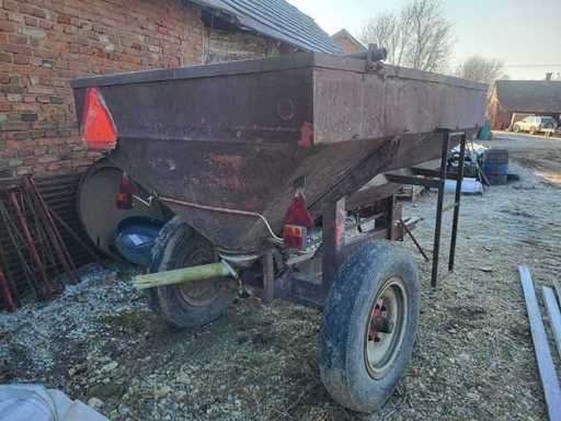 CREINA  Mineral fertilizer spreader 