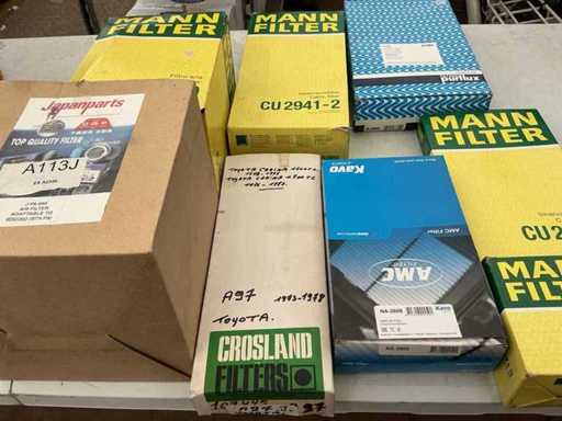 Lotti vari inclusi filtri dell'aria per auto