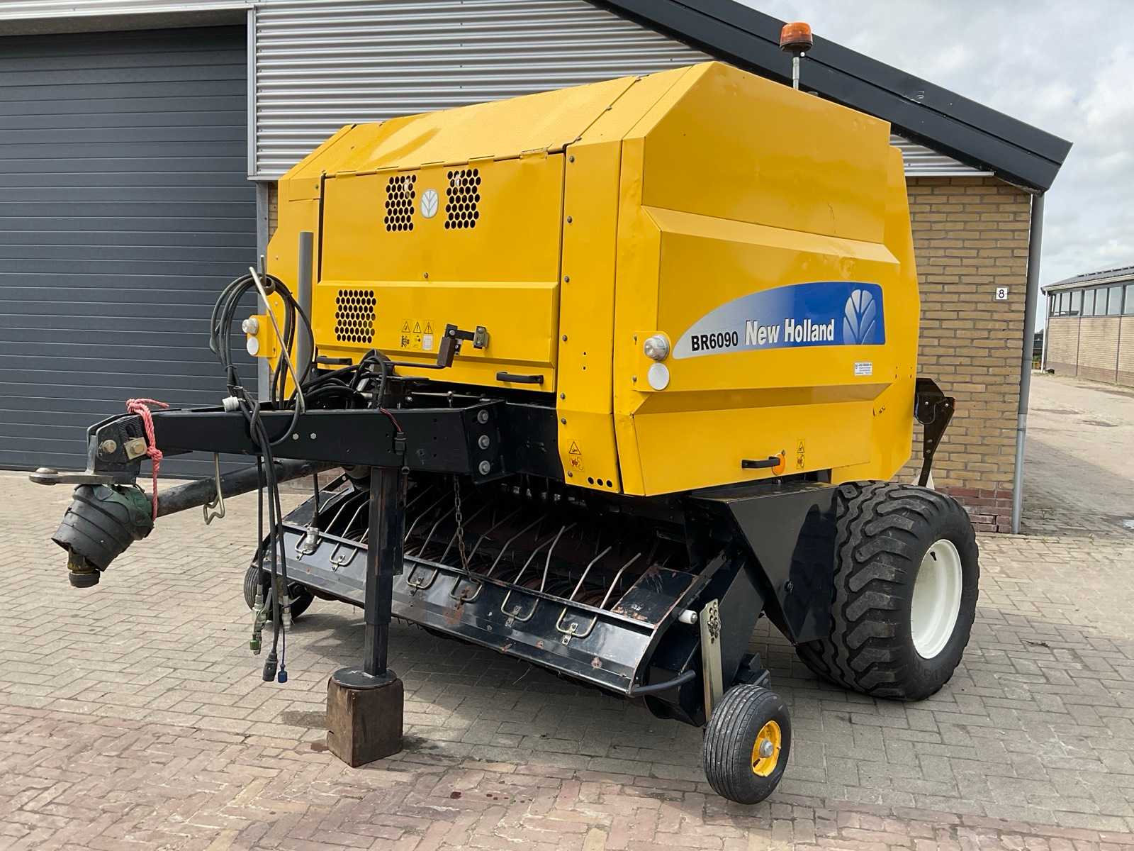 2014 New Holland BR 6090 Round Baler