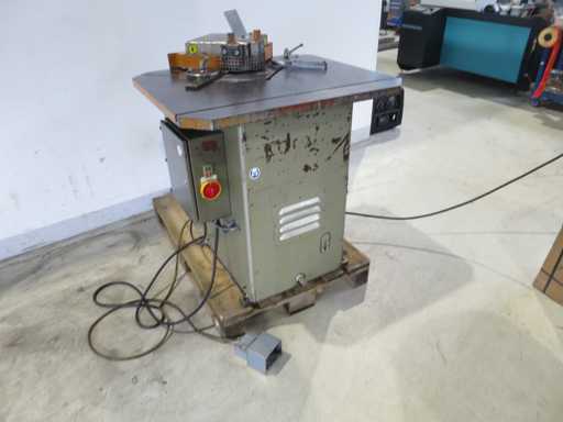 DMF 4U - 250 Notching Machine