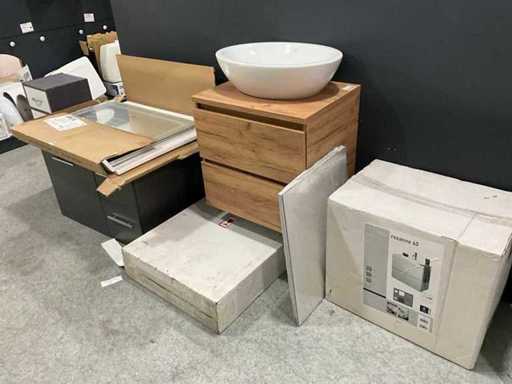 Verschiedene Badezimmermöbel