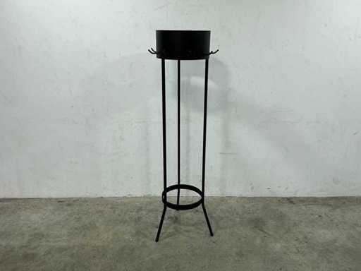 Round metal coat rack