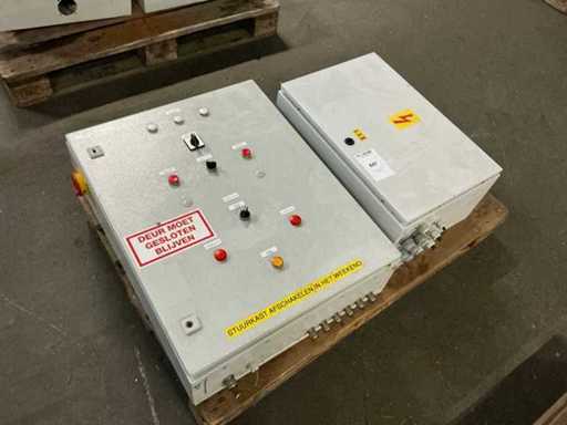 Schakelkast met inhoud (2x)