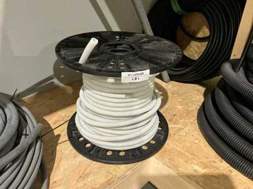 Tube flexible sur bobine avec fil d’installation