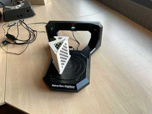 Makerbot Digitizer Desktop 3D scanner