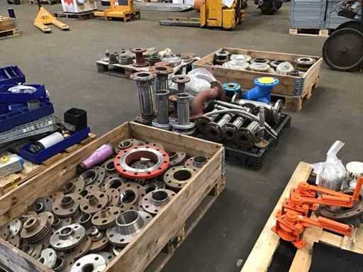 Pallet flanges and blind flanges (4x)