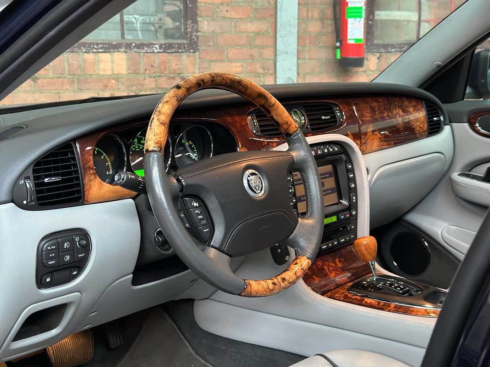 Jaguar XJ 4.2 V8 298pk 2008, T-386-DT Youngtimer