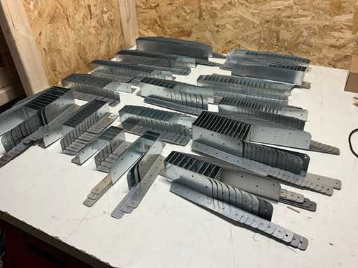 Lotto di vari supporti per travi (180x)