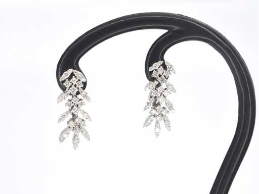 Witgouden oorbellen met natuurlijke diamanten 1.60 carat