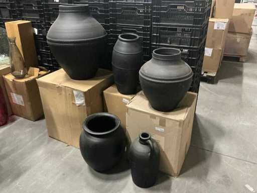 Partia różnych doniczek matowo czarnych (8x)