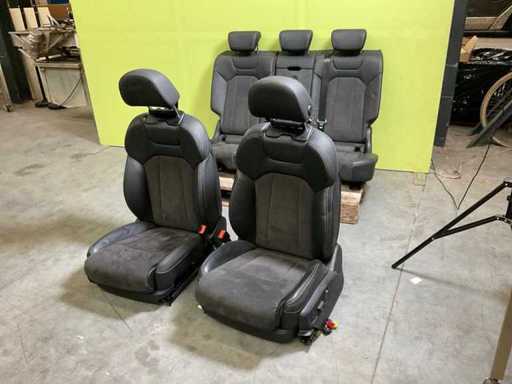 2021 Audi Q8 Voor- en achterstoelen