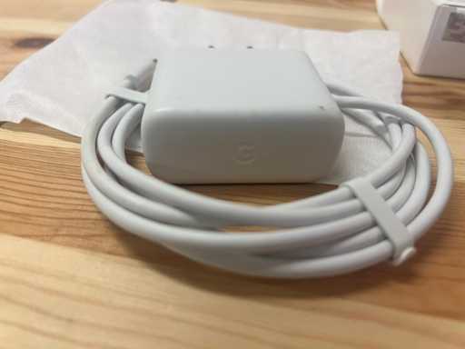 Google - GA02395-EU - Google Ethernet Adapter for Chromecast (Google TV)