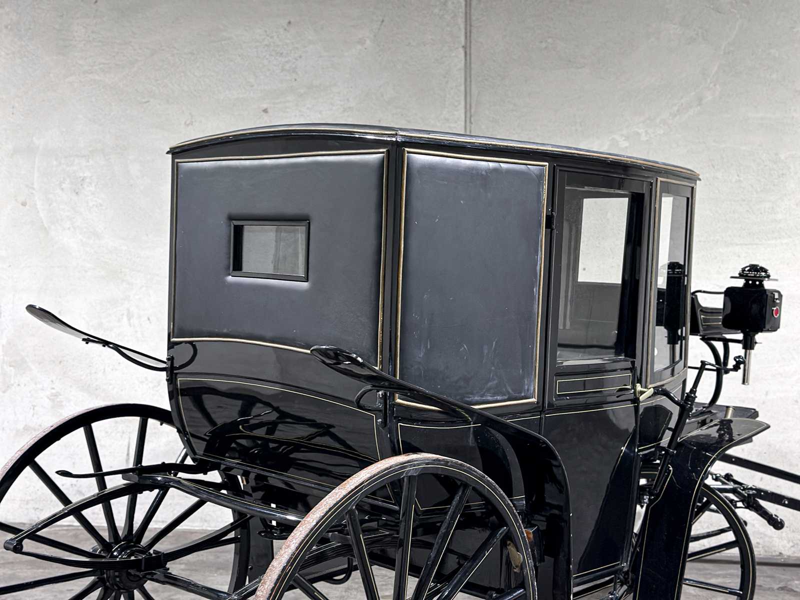 Carriage Berline Classic Horse-Drawn Carriage