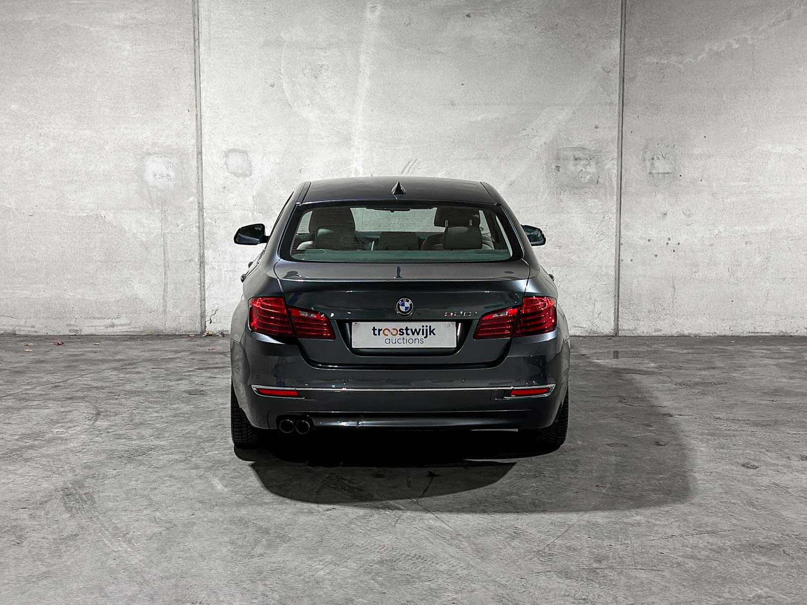 BMW 520i Luxury Edition 5-serie 181pk 2017 (Origineel-NL), NP-432-L