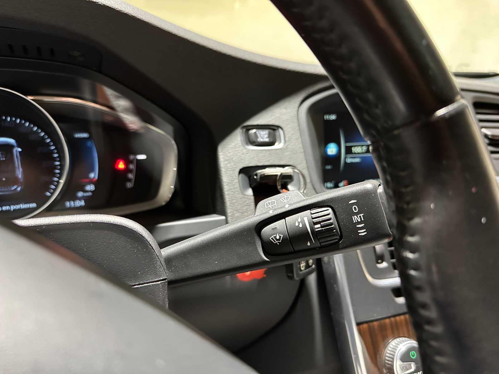 Volvo V60 2.4 D6 Twin Engine Summum 220hp 2015 Plug-In Hybrid, HR-946-F