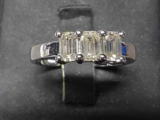 Bague en or blanc 18 nœuds avec diamant naturel 0,87 ct