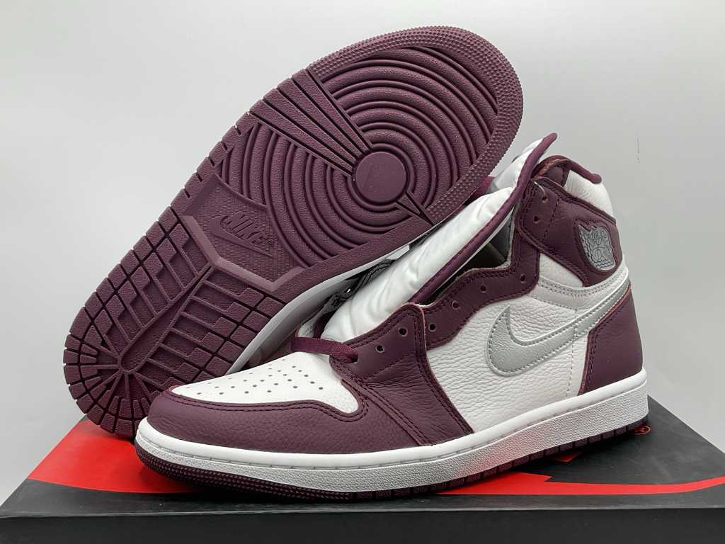 Nike Air Jordan 1 Retro High OG Burgundy Sneakers 44