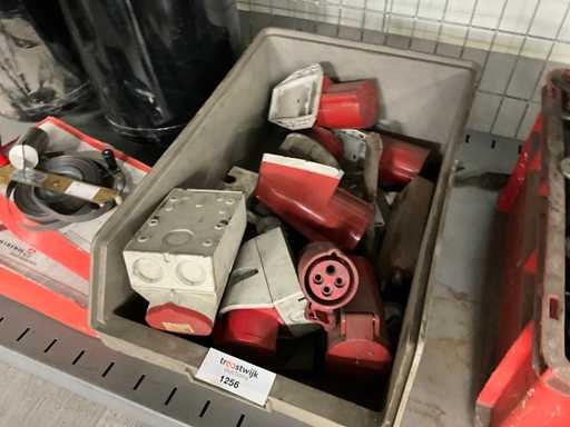 Stromanschlüsse (10x)