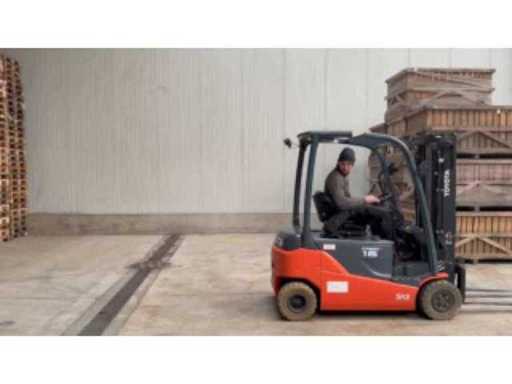 06b689f5-19ac-422b-b79a-0d51f3d0f356.mp4