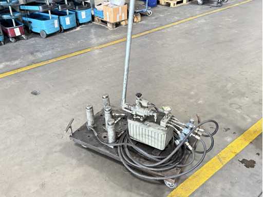   Hydraulic jack