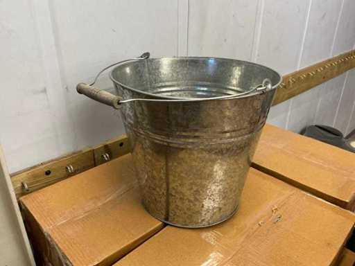 Partij Zinc emmers met houten handvat H28xØ30,5cm (75x)