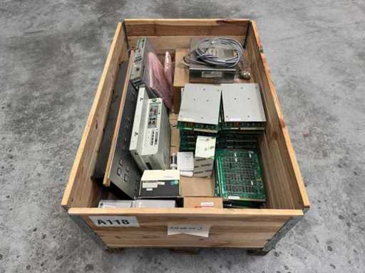 Lenze - elektronika, płytki drukowane, napędy