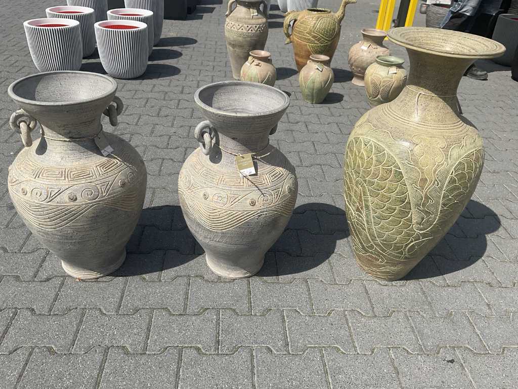 Terracotta pots (3x)