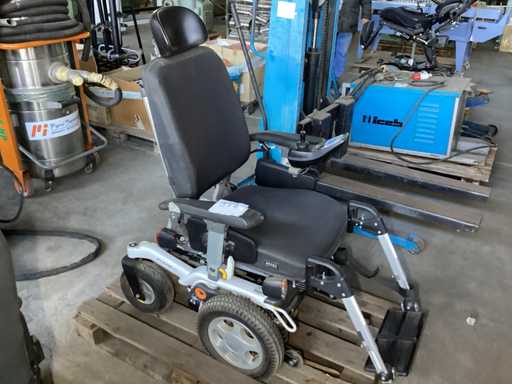 Electric wheelchair