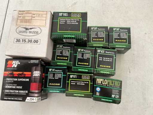 Lotti vari inclusi filtri dell'olio Moto