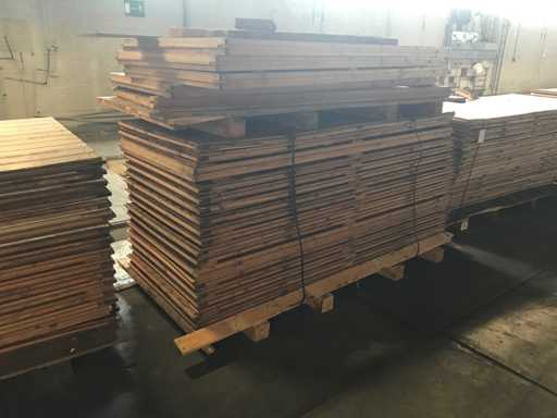 Peretele interior al baracei ?i u?a (21x)