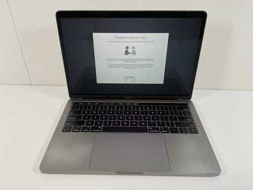 Apple MacBook Pro 13,3", Core(TM) i7 8. generacji, 16 GB RAM, 251 GB NVMe Laptop