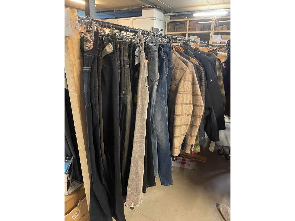 Lot of 59 men's clothing (jeans and jackets) from various brands New items - various sizes