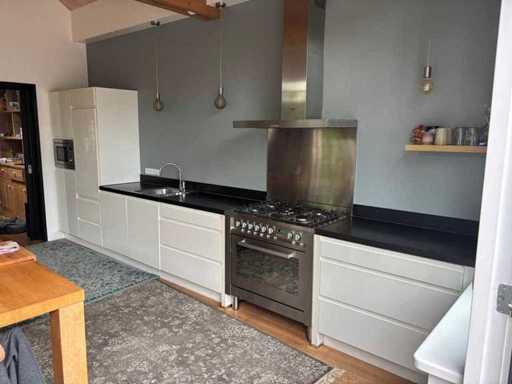 Keuken met apparatuur