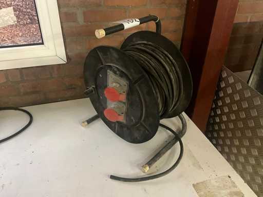 Extension cable reel