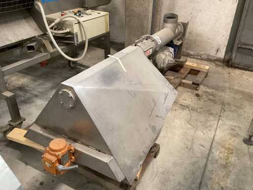 Schroeftransportband met trechter