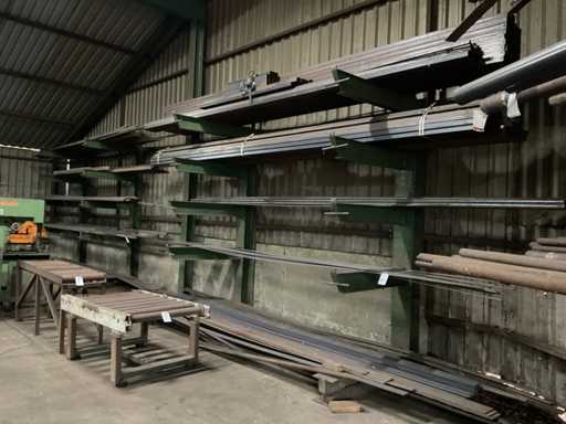 Calcio in metallo, (C)