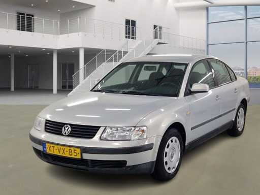 Volkswagen Passat 1.6 , XT-VX-85