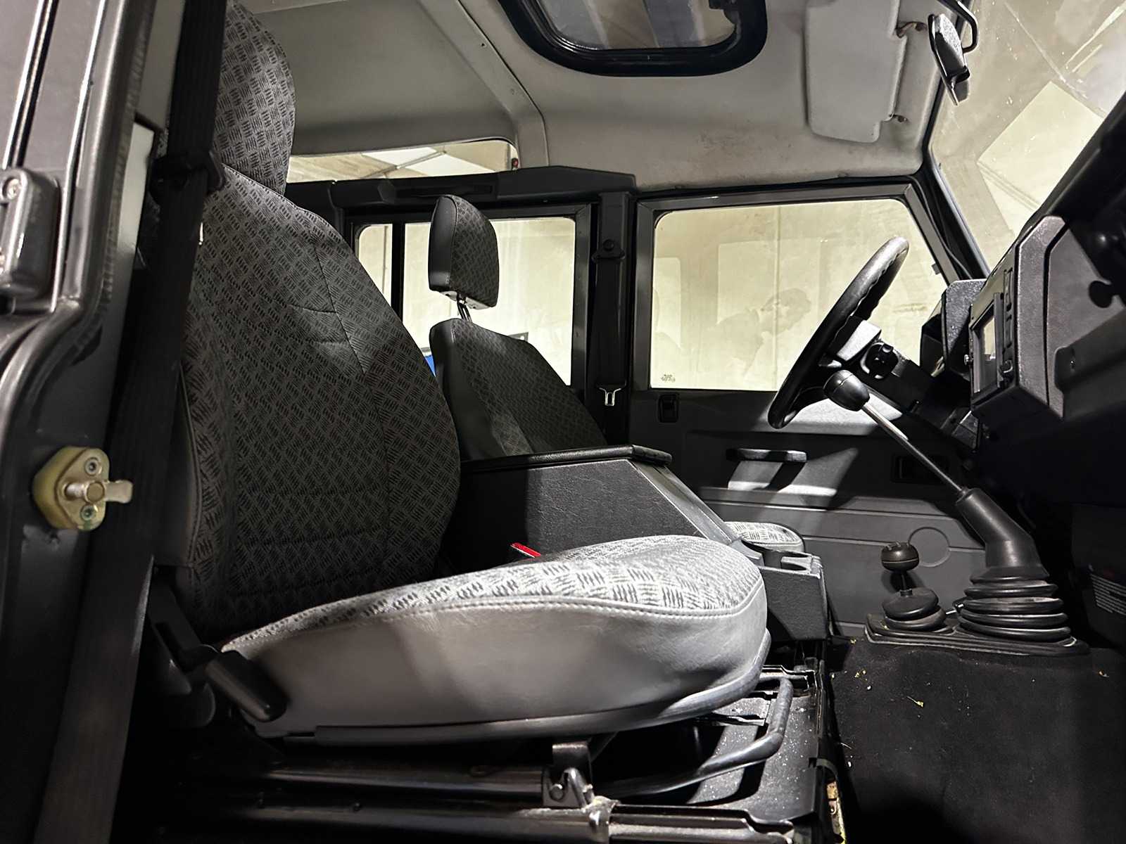 Land Rover Defender 2.5 TS5 110 SW S 122pk 2003, JRZ-71-L Youngtimer