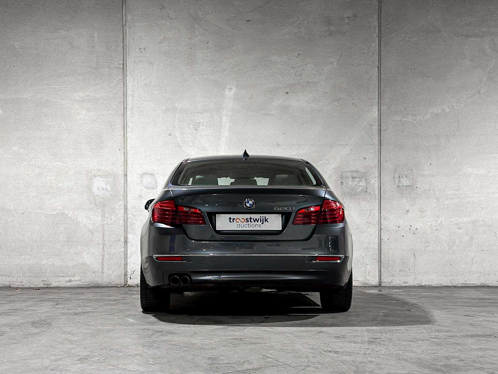 BMW 520i Luxury Edition 5-serie 181pk 2017 (Origineel-NL), NP-432-L