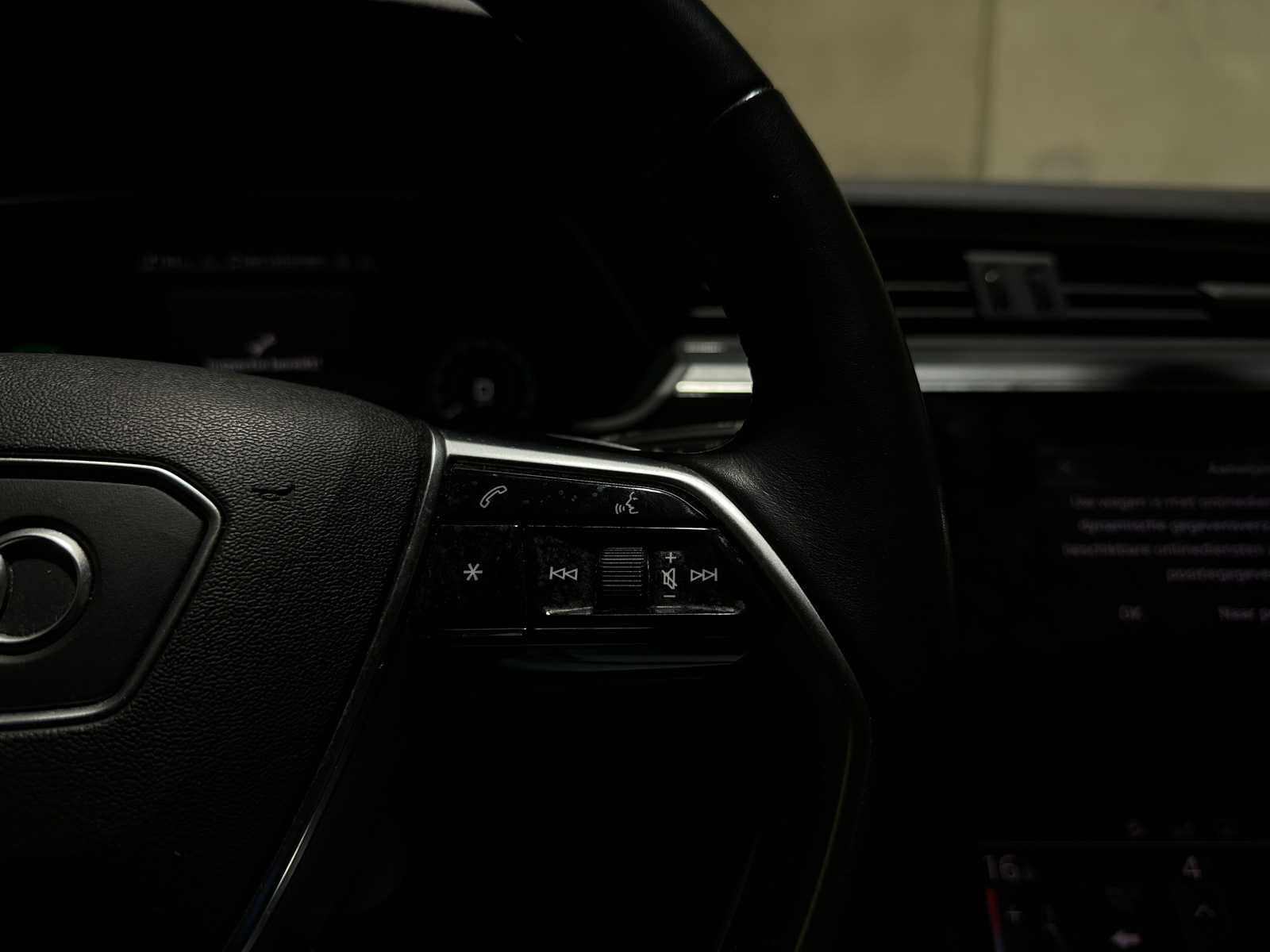 Audi e-tron 50 Quattro Launch Edition Plus 71 kWh 313pk 2020 (Origineel-NL + 1e Eigenaar), H-770-SH